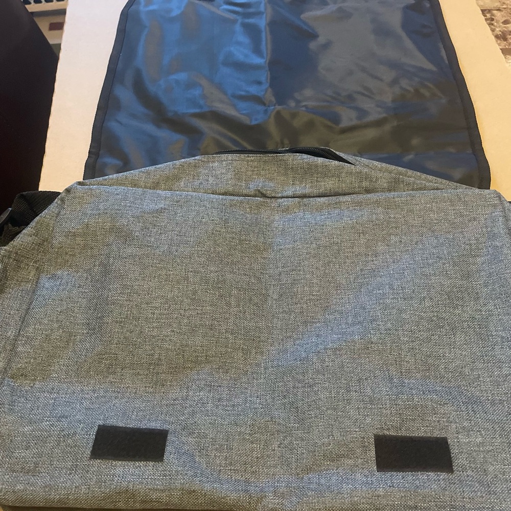 NWOT- Heathered Grey Laptop Messenger Bag Padded/Adjustable Shoulder Strap - Picture 4 of 10